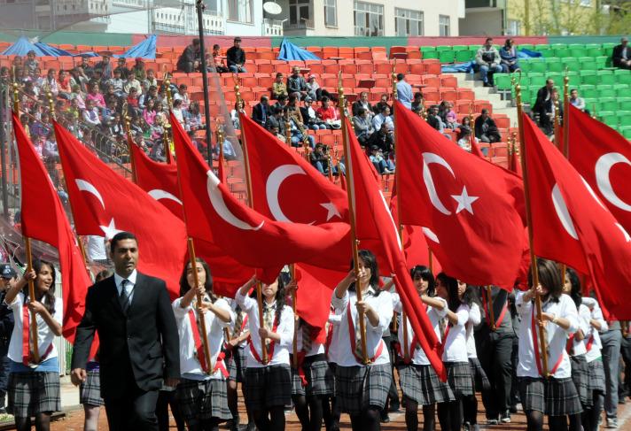 Diyarbakır'da 23 Nisan Ulusal Egemenlik ve Çocuk Bayramı çeşitli etkinliklerle kutlandı.
