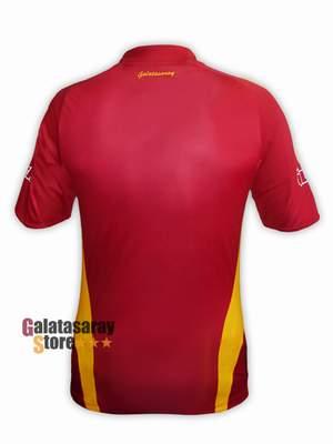 Galatasaray'ın yeni sezonda giyeceği formalarönceki gün Topkapı Sarayı'nda yapılan baloda tanıtıldı. En çok ilgiyi de ilk kez giyilecek olan turuncu formaya oldu.
