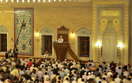 Abdulhamithan Camisi'nin yapımında, hiçbir eserden esinlenmemiş olması camiye ayrı bir özellik ve anlam kazandırıyor. Dış cephesi Kayseri taşı ile yapılan caminin ince işçiliği için 500 ustanın çalıştı.