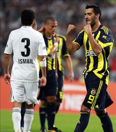Futbol Federasyonu tarafından bu yıl 4. kez düzenlenen TFF Süper Kupa'yı, Beşiktaş'ı 2-0 yenen Fenerbahçe kazandı. Goller Alex'den geldi...