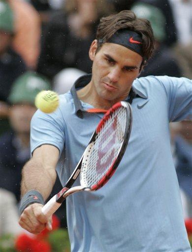 Roland Garros'u hiç kazanamamış 13 Grand Slam şampiyonu Roger Federer, hayatının en büyük hayalini gerçekleştirip daha önce 3 kez finalde Nadal'a yenildiği Fransa Açık'ta şampiyon oldu...