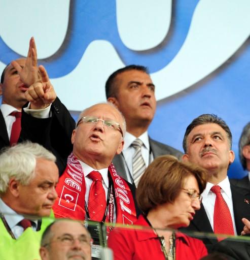 TÜRK FUTBOLUNUN ACI GÜNÜ<br>HASAN DOĞAN VEFAT ETTİ