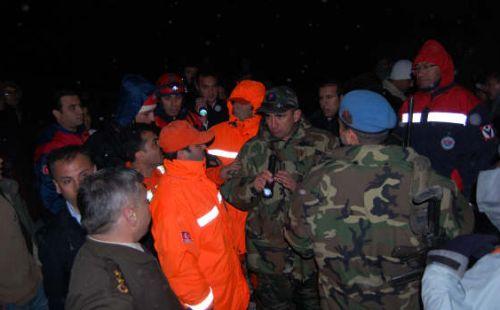 BBP lideri Yazıcıoğlu'nu taşırken düşen hekikoptere ulaşma çabaları aralıksız sürüyor. Helikopter için adeta bir ordu seferber edildi...