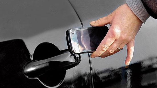 <p>Özellikle orta sınıf üstü model otomobillerde bulunan yağmura duyarlı otomatik sileceklerden harita lambasına, elektrikli emniyet kemerinden elektronik el frenine kadar birçok teknoloji artık ilgi çekmiyor.<br /><br /><strong>Popular Mechanics'te yer alan habere göre, işte eskisi gibi rağbet görmeyen otomobil teknolojileri:</strong></p>