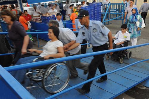 <li>İstanbul'un çeşitli ilçelerinde 2011 tarihi itibariyle görme özürlüler için 45 sinyalize kavşak tamamlandı ve 1.141 adet rampa yapıldı.</li>
<li>Özürlülere yönelik kavşak dizaynı 24 noktada tamamlanmış olup, 50 noktada plan proje aşamasında.</li>
<li>2010 sonu itibari ile 941 noktada EYS(Erişilebilir yaya sinyali ) yapıldı. 2012 sonuna kadar 45 noktada uygulaması planlanıyor.</li>
<li>istanbul genelinde meydan, yol ve kaldırımların tamamında engellilerin erişilebilirliğine uygun şekilde kaldırım geçişleri ve rampalar uygulandı.</li><br>