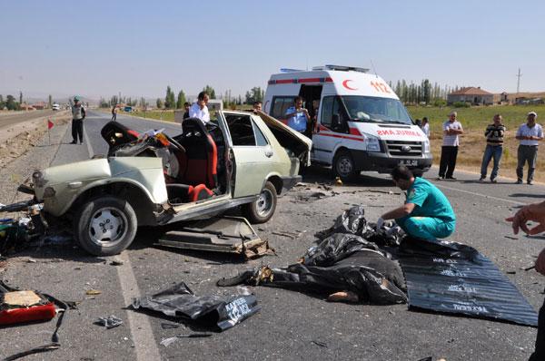 Olay yerine sevk edilen 8 ambulansla Kayseri'deki çeşitli hastanelere kaldırıldı.