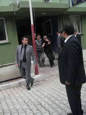 Manisa Müdürlüğü Asayiş Şubesi ile Turgutlu İlçe Emniyet Müdürlüğünün ortaklaşa düzenledikleri Pelez Altın şebekesi operasyonunda 19 kişi göz altına alındı.