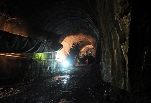 Melen Çayı'nın boğaz geçiş tüneli basına tanıtıldı. Suyun altından bu kadar derinlik ve büyüklükte dünyada başka bir örneği olmayan tünel tamamen Türk mühendislerin eseri...