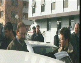 Emekli Tuğgeneral Levent Ersöz, Ankara'da tedavi gördüğü hastanede yakalanırken, Ersöz'ün yakalanma anı objektiflere böyle yansıdı. Fotoğraflar: Zafer Kütük / Star Gazetesi