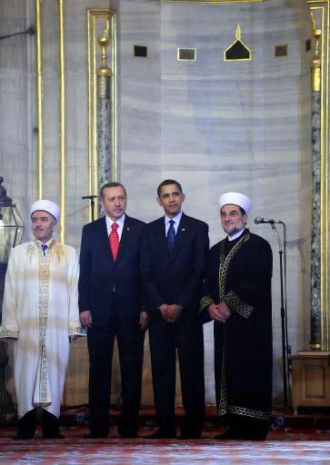 ABD Başkanı Barack Obama, Başbakan Recep Tayyip Erdoğan ile birlikte Ayasofya Müzesi'ni ve Sultan Ahmet Camii'ni gezdi.