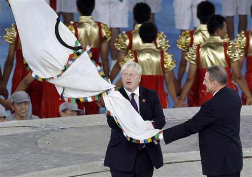 29. Yaz Olimpiyat Oyunları, ''Kuş Yuvası'' olarak adlandırılan 90 bin kişilik Ulusal Stat'ta düzenlenen görkemli bir törenle sona erdi.