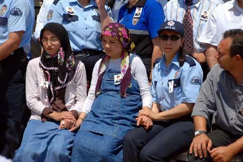 ABD Konsolosluğu saldırısında şehit olan polis memuru Erdal Öztaş toprağa verildi