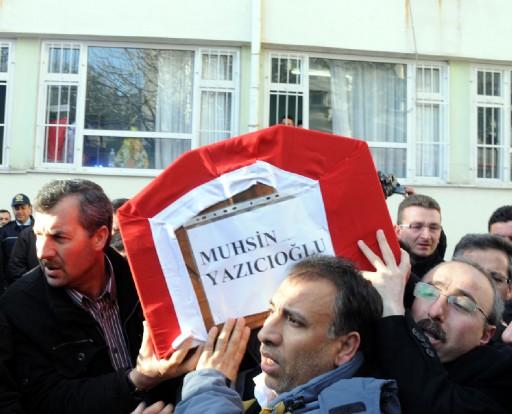 Muhsin Yazıcıoğlu ve arkadaşlarının geçirdiği kaza sonrası naaşları bulunanardan Pilot Pilot Kaya İstektepe'nin cenazesi İstanbul'a, muhsin Yazıcıoğlu ve diğer arkadaşları Ankara'ya gönderildi