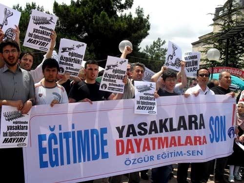 TOKAD ve Özgür Eğitim-Sen'in Yasakçı Eğitime Hayır! eyleminde, ÖSSdeki başörtüsü yasağı ve katsayı adaletsizliği kınandı, eğitimi okul duvarlarına hapseden anlayışa itiraz edildi.