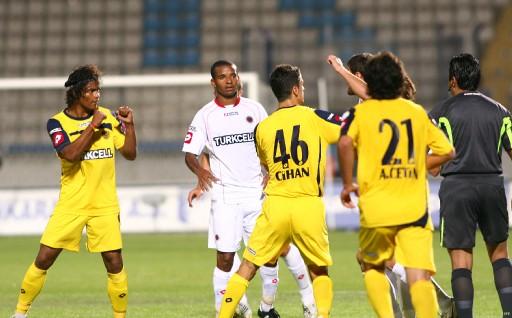 TBMM 90. Yıl Kupası'nın ikinci karşılaşmasında Gençlerbirliği, Ankaragücü'nü 1-0 yenerek finalde Ankaraspor'un rakibi oldu.