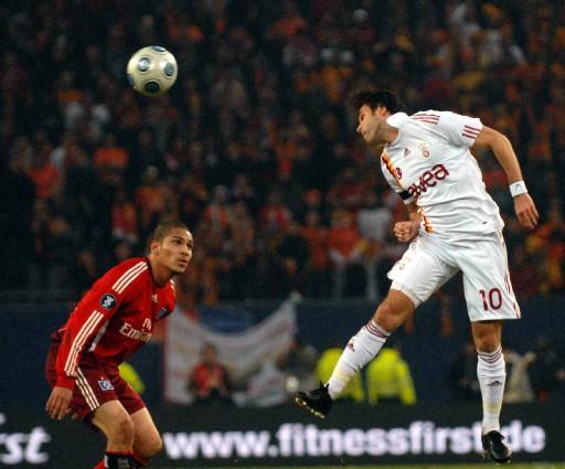 Galatasaray 10 kişi tamamladığı maçta öne geçmesine rağmen skoru koruyamadı, turu Ali Sami Yen'e bıraktı.