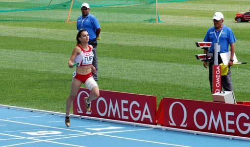 İspanya'nın Barcelona kentinde devam eden 20. Avrupa Atletizm Şampiyonası'nda bu sabah bayanlar 4x400 metre seçmelerinde yarışan Türk takımı ise erkeklere nazaran daha gayretli görüntü çizdi. Takım 3:33.13'lük dereceyle kendilerine ait olan Türkiye rekorunu kırmayı başardı
