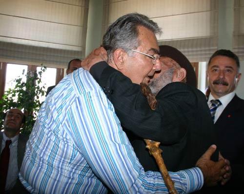 Deniz Baykal, Trabzon'da moral buldu.