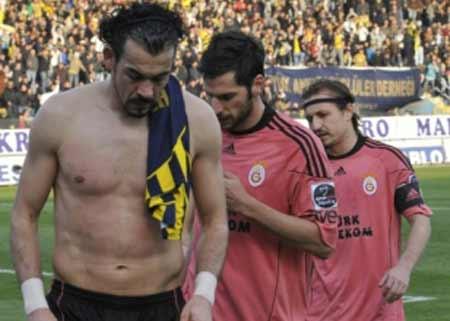 Başkanın gönderilmesini istediği isimler arasında Barış Özbek, Ayhan Akman, Mustafa Sarp, Hakan Balta ve Aydın Yılmaz ilk sıraları alıyor. Sezon sonunda kaleci Zapata,  Kewell ve İnsua gibi yabancılarla da yolların ayrılması kararlaştırıldı.