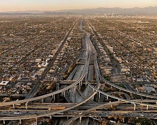 Edward Burtynsky
1997-2009 tarihli Petrol dizisinden 2009 tarihli Otoyol No. 5, Los Angeles, California, ABD.