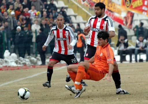 Sivasspor ile Galatasaray arasında oynanan Türkiye Kupası çeyrek final rövanş maçında tur atlayan takımı penaltı atışları belirledi.