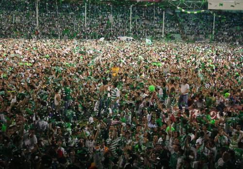 52. Turkcell Süper Ligde 2009-2010 sezonunun ºampiyonu, 75 puanla Bursaspor olmuºtu.