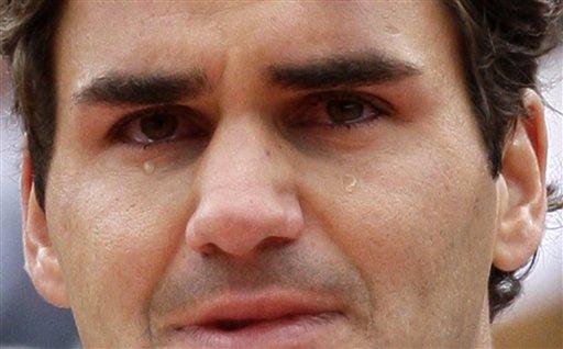 Roland Garros'u hiç kazanamamış 13 Grand Slam şampiyonu Roger Federer, hayatının en büyük hayalini gerçekleştirip daha önce 3 kez finalde Nadal'a yenildiği Fransa Açık'ta şampiyon oldu...