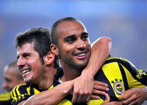 Fenerbahçe Bursaspor'u 1-0 yenerek avantaj kazandı