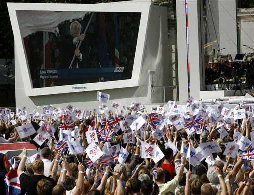 29. Yaz Olimpiyat Oyunları, ''Kuş Yuvası'' olarak adlandırılan 90 bin kişilik Ulusal Stat'ta düzenlenen görkemli bir törenle sona erdi.
