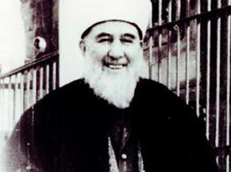 Gümüşhanevi dergâhın Şeyhi Mehmed Zahid Kotku:
Üstad Bediüzzamanın kendisini ziyaretini Prof. Dr. Cevat Akşit şöyle anlatıyor: İki defa ziyaretine geldiğini Hocaefendi bana söylemişti. Mesele nasıl açılmıştı hatırlayamıyorum. Yalnız şunu söyledi Hocaefendi; İki defa geldi, ziyaret etti ve şunu söyledi; Ben Gümüşhanevi hazretlerinin Mecmuat-ül Ahzabını okuyorum. Beni sekiz defa zehirlediler, ama bu duaların sayesinde zehir bana tesir etmedi dedi. Bunu ben bizzat Hocaefendiden duydum.
Biz de Gümüşhanevi dergâhının adamıyız. Hocaefendi de oradan seçilmiş duaları okurdu sabah namazından sonra
Rahmetli Esad Coşan hocamız da aynı meseleye bir soru münasebetiyle şöyle değiniyor: Benim hocam Mehmed Zâhid-i Bursevî'ye de, bir muhakemesi olduğu zaman gelmiş olduğunu hocam bana nakletmişti. "Hocam, ben de Evrâd-ı Bahâiyye'yi -Bahâeddîn-i Nakşıbend Hazretleri'nin evradını-okuyorum." dediğini; "Bana dua edin, bugün mahkememiz var!" dediğini söylüyorlar.