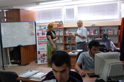 Moral Kitap Genel Müdürü Haluk İmamoğlu, kitap kulüplerinin hizmetleri konusunda tüm ayrıntıları Haber 7'ye anlattı.