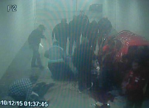 Adana'da, iki polis memurunun hayatını kaybettiği metro istasyonundaki trafik kazasının güvenlik kamerası tarafından saniye saniye görüntülendiği ortaya çıktı.