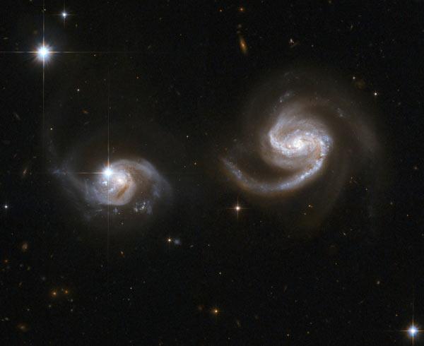 NASA'nın Spitzer teleskobu şimdiye kadar görülmemiş büyüklükteki bir galaksi çarpışmasını kaydetti. İşte o anın fotoğrafı ve önceki çarpışmalar...