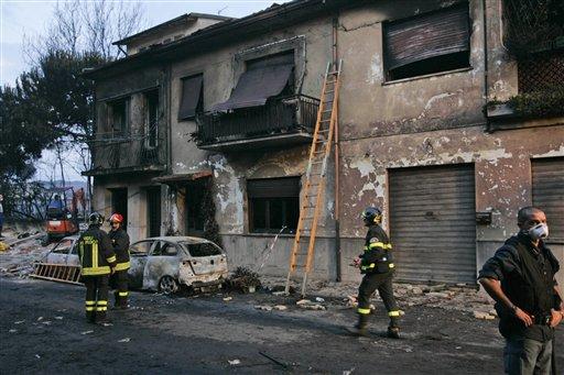 İtalya Viareggio kasabası istasyonunda raydan çıkan, sıvılaştırılmış doğal gaz yüklü iki vagonda meydana gelen patlama sonucu onlarca kişi öldü, ortalık savaş alanına döndü