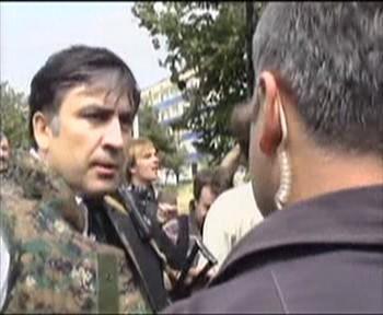 Gürcistan Cumhurbaşkanı Mihail Saakaşvili Gori'de korku dolu anlar yaşadı.