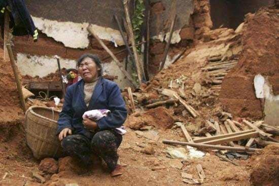 Çin'de 70 bin kişinin öldüğü 12 Mayıs depreminden kurtulan kadın, dünkü depremde bedenini siper ettiği oğlunu ve kendisini kurtaramadı