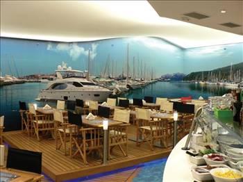 MY FISH
Şube sayısı 10a ulaştı

Deniz ürünlerini fast food tarzında müşterilerine sunan My Fishin İstanbul, Ankara ve Eskişehirde 10 şubesi var. Bu şubelerin 8i franchising sistemiyle açılmış. Şirket, 2010da franchising sistemiyle yeni şubeler açacak. My Fishin isim hakkı bedeli 35 bin euro. Yaklaşık 70 metrekarelik bir şubenin anahtar teslimi kurulum maliyeti ise 125 bin euro civarında. My Fishin sürekli franchise ödemesi olarak, aylık ciro üzerinden yüzde 5 pay alıyor.
Telefon: 0312 439 20 03
Web: www.myfish.com.tr