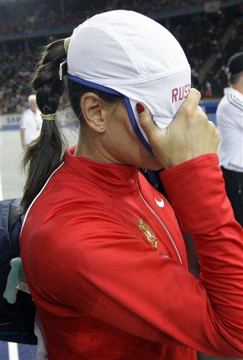 Rekorlarıyla 6 yıldır kadınlar sırıkla atlamada dünyanın bir numarası olan Rus sporcu Yelena Isinbayeva dün 4.75 ve 4.80 ile denediği atlayışlarda başarılı olamadı.