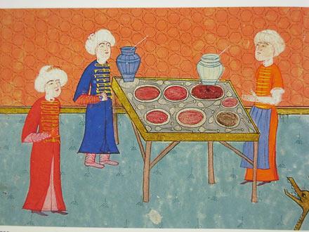 O dönemlerde şeker daha pahalı. Yani baldan kıymetli. Her reçel kazanına 40-60 kilo civarında şeker kullanılıyor.
