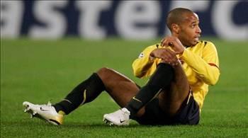 Beklenmeyen ayak ve sırt sakatlıklarıyla birçok maçı kaçıran Henry, yeterince hazır olmadığını sonradan oyuna dahil olduğu Şampiyonlar Ligi'ndeki PSV maçında gösterdi.[28] Birbirini izleyen birkaç günde ortaya çıkan ve doktorlar tarafından iyileşmesi için en az 3 aylık süre verilen yeni kasık ve karın sakatlıkları, Henry'nin 2006-07 sezonunu tamamen kapatmasına yol açtı.

Wenger, Henry'nin sakatlıklarını uzayan 200506 sezonundaki maçlara dayandırdı ve Henry'nin 200708 sezonunda da takımın yeniden inşası için kalacağını yineledi.