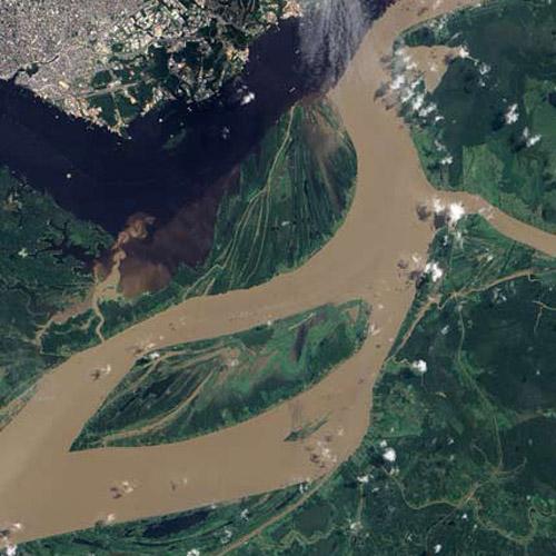 2004'te taşan Amazon'daki Negro Nehri
