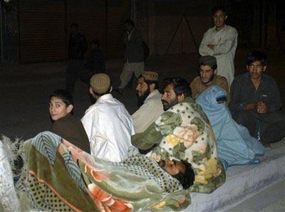 Pakistan'ın Belucistan eyaletinde meydana gelen şiddetli deprem sonrası bölgeden objektiflere bu kareler yansıdı