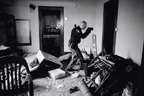 BİRİNCİLİK ÖDÜLÜ: Bu yıl 52'incisi yapılan Dünya Basın Fotoğrafı Yarışması'nda, Amerikalı Anthony Suau, ABD'de ekonomik krizi anlatan siyah beyaz bir fotoğrafıyla birincilik ödülünü kazandı.