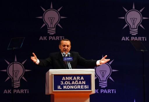 AK Parti'nin, insan odaklı siyaset yaptığını, 'Yegane karar merci TBMM'dir' anlayışı içinde hareket ettiğini belirten Erdoğan, "10 yıl öncesinin Türkiye'si yok" dedi