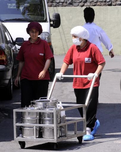 ABD'den Irak'a gitmek üzere İstanbul Atatürk Havalimanı'ndan Türkiye'ye giriş yapan bir kişide ''domuz gribi'' virüsü bulundu. Bakan vakayı doğruladı ve tedbirli olunmasını istedi. Basın virüsün izini böyle sürdü
