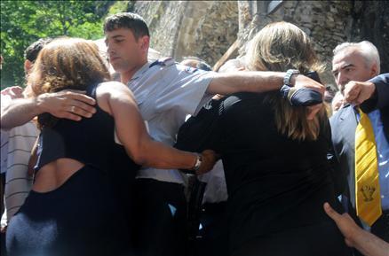 Sümela Manastırını ziyarete gelen aralarında Yunan vekilin de olduğu Yunan ve Rus turistler manastırda ayin yapmak istediler. Ayine yasal olmadığı gerekçesiyle Müzeler Müdürü tarafından izin verilmedi.