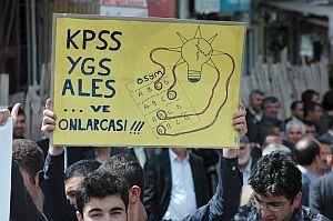 HAS Parti Genel Başkanı Numan Kurtulmuş, partisinin ülkede kamplaşma, kutuplaşma, bölünmeyi önlemek için var olduğunu söyledi.