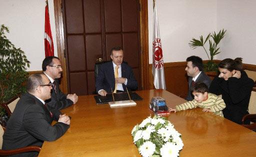 Başbakan Recep Tayyip Erdoğan, Suudi Arabistan'da idamla yargılanan ancak daha sonra cezası affedilen ve Türkiye'ye gelen berber Sabri Boğday'ı kabul etti