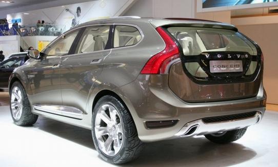 Volvo yeni modellerle atağa geçiyor
Türkiyede sadece otomatik şanzımanla sunulan XC60, 205 bg güç üreten 2.4 litrelik D5 dizel ve 285 bg güç üreten 3.0 litrelik T6 benzinli motorlarla satılıyor. 2011 model yılı ile birlikte 203 bg güç üreten 2.0T motor seçeneği ile de satışa sunuldu. Kompakt yapısı ve nispeten düşük silindir hacmine rağmen 203 bg güç üreten bu motor ayrıca daha 1750 d/dde 300 Nmlik torka ulaşarak sürücüsüne eşsiz bir sürüş deneyimi vaat ediyor.
XC60 2.0Tnin yeni 2.0 T motor seçeneği sadece satın alma aşamasında değil, ileri teknolojisi sayesinde düşük yakıt tüketimiyle de sürücülere avantaj sunuyor. Aynı zamanda XC60 2011 model yılında R Design dokunuşu ile daha da sportif bir görünüme kavuşacak.