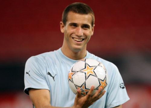 LORENZO DE SİLVESTRİ ; 22 yaşında, Fiorentina, Defans, İtalyan Milli Takımının gelecekteki en önemli oyuncularından. Roma, Juventus ve Arsenalin gündeminde.